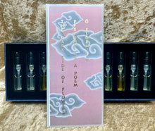Load image into Gallery viewer, Floraiku Discovery Samples Set 11 Samples EDP 1.5 Ml/0.05 Fl. Oz. Spray.


I See Tha Clouds Go By,

Cricket Song,

First Dream Of The Year,

The Moon And I,

I Am Coming Home,

One Umbrella For Two,

Sound Of A Ricochet,

My Shodow On The Wall,

My Love